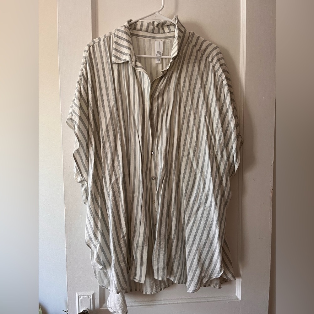 Flowy oversized short-sleeved button down